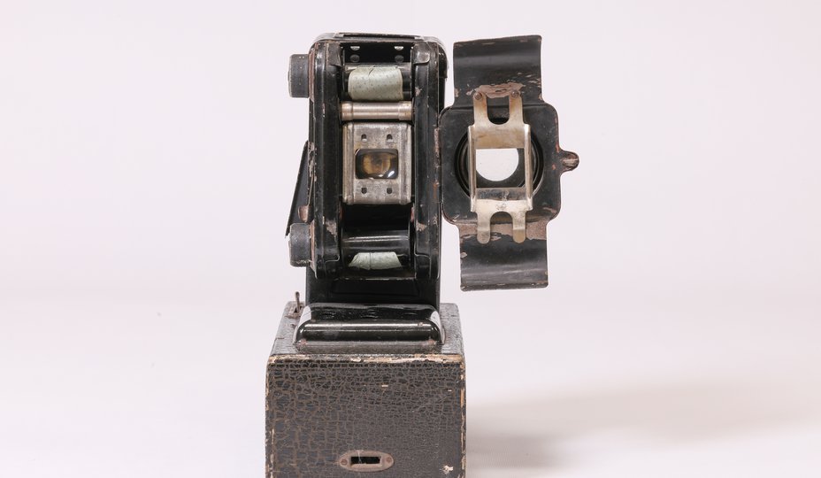 Алоскоп вид спереди с открытым трактом пленки