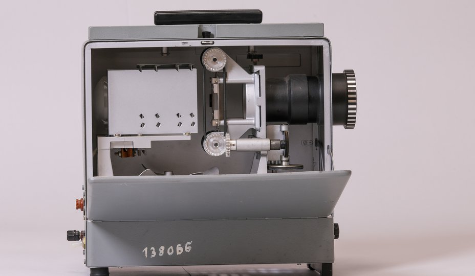 ЛЭТИ-60М вид сбоку слева с открытой крышкой