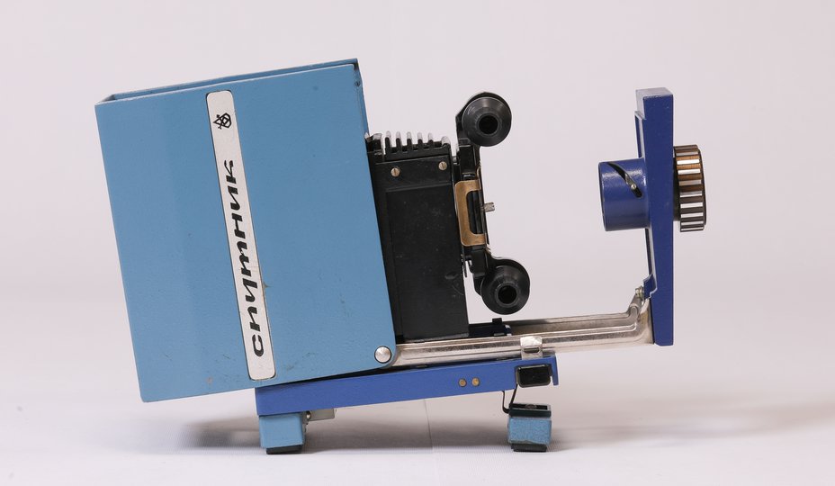 Спутник вид сбоку слева открыт