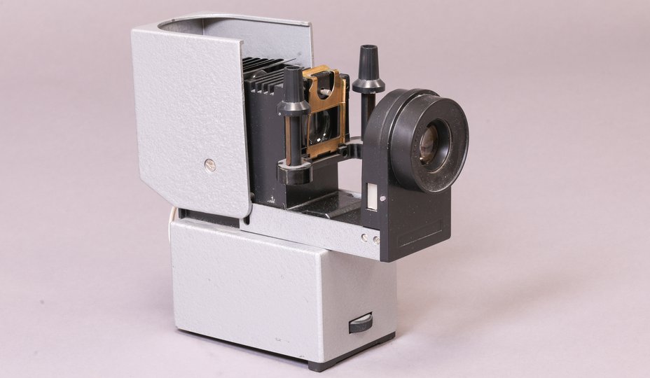 Свет ДМ-4Т вид слева сверху три четверти открыт