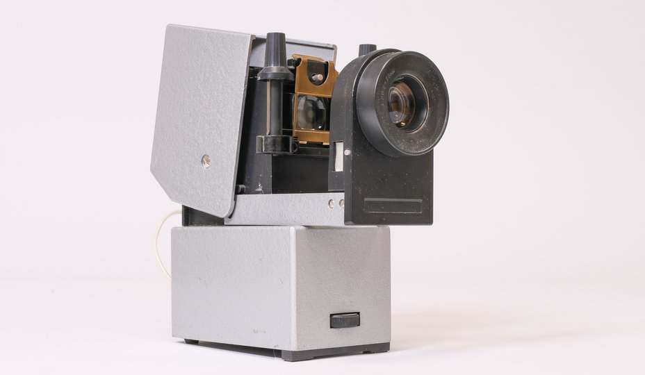 Свет ДМ-4Т вид слева три четверти открыт