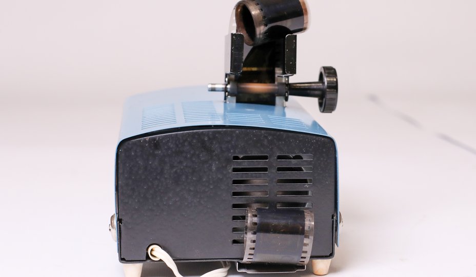 Зарница с заряженным диафильмом вид сзади